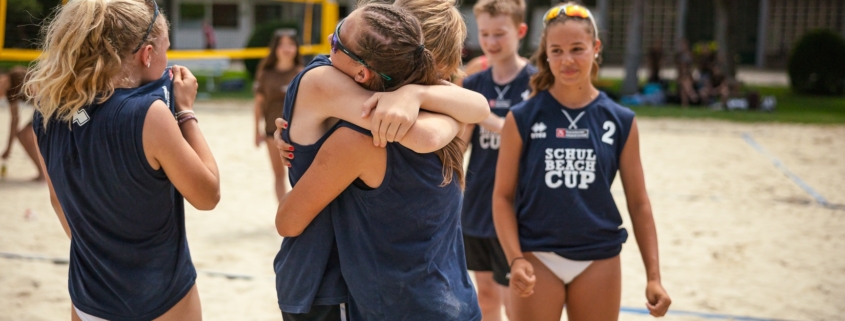 Freude über gewonnenes Spiel bei der Schulbeach Cup Bundesmeisterschaft (Wien, 2022)